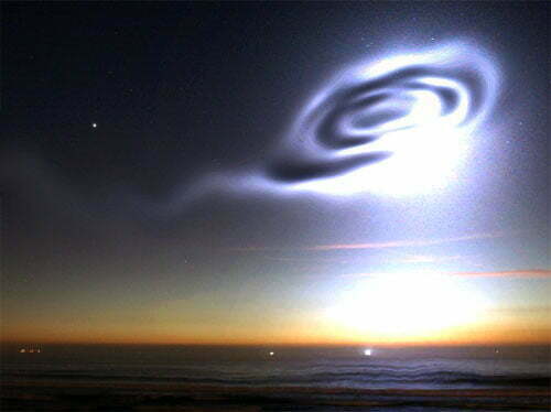 Sorprendente espiral luminosa sobre Canadá