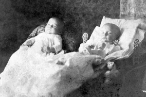 El Espejo con Memoria: Cuando la cámara fotográfica roba el alma